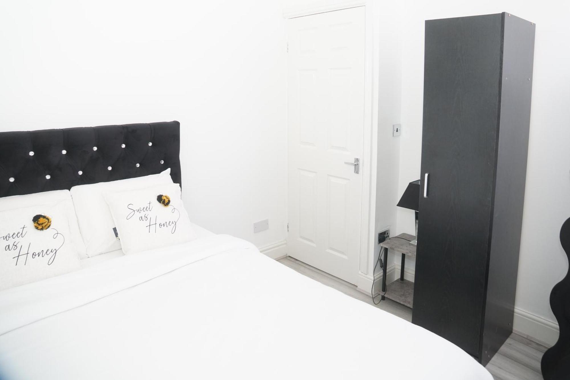 Affordably Elegant Close To Coop Live, Etihad Stadium And Centre